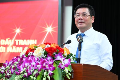 đồng chí Nguyễn Hồng Diên – Uỷ viên Trung ương Đảng, Bí thư Ban cán sự, Bộ trưởng, Trưởng Ban chỉ đạo 35 Bộ Công Thương phát biểu tại Lễ trao giải