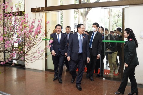 Chủ tịch Quốc hội Vương Đình Huệ thăm và làm việc tại Bộ Công Thương nhân dịp Xuân mới Nhâm Dần 2022