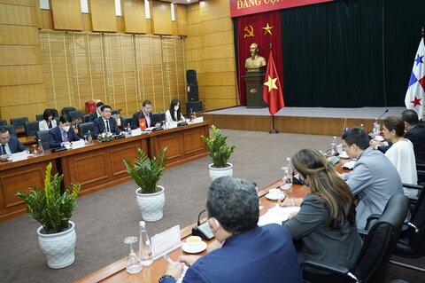 Bộ trưởng Bộ Công Thương Việt Nam Nguyễn Hồng Diên làm việc với Bộ trưởng Bộ Ngoại giao Panama Erika Mouynes
