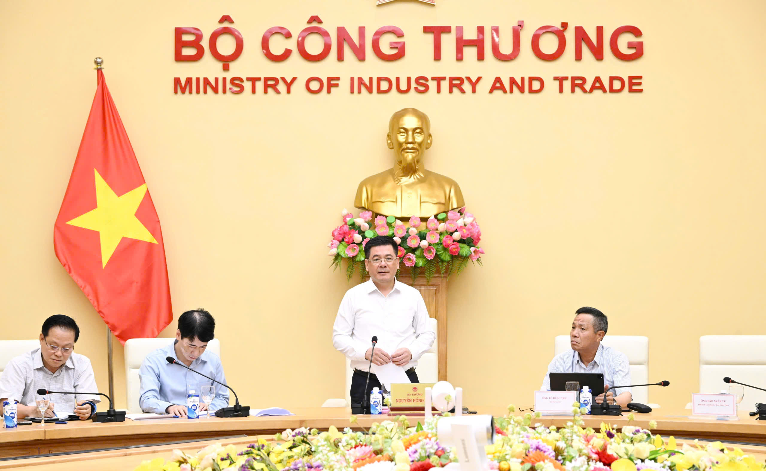 Bộ trưởng Bộ Công Thương, Trưởng Đoàn đàm phán Chính phủ Nguyễn Hồng Diên làm việc với các Tập đoàn, Tổng Công ty lớn về việc thúc đẩy thực hiện các thỏa thuận thương mại với Hoa Kỳ
