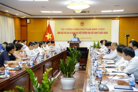 Prime Minister chairs teleconference with Viet Nam’s trade representative offices abroad