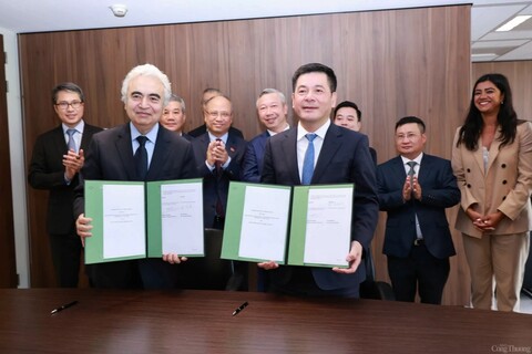 MoIT leader meets with IEA Executive Director in Paris