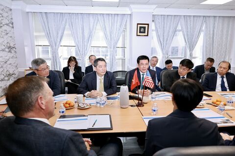 MoIT leader meets with Exxon Mobil executives