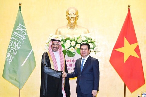 MoIT leader holds talks with Saudi Minister of Industry and Mineral Resources
