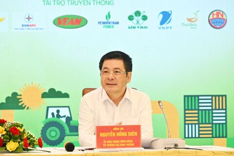Minister Nguyen Hong Dien attends the 10th National Farmers’ Forum 2025