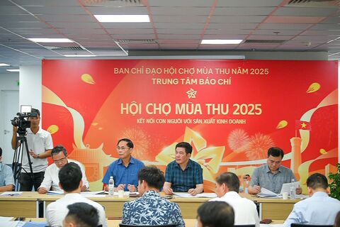 Deputy Prime Minister Bui Thanh Son inspects the progress of the Vietnam Golden Autumn Fair 2025