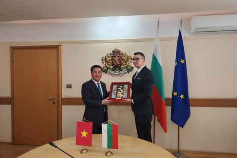Minister Nguyen Hong Dien meets with Bulgarian Minister of Economy and Industry Peter Dilov on the sidelines of General Secretary To Lam’s official visit to Bulgaria