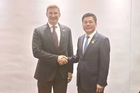 Minister Nguyen Hong Dien meets with the US Deputy Secretary of State