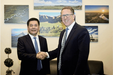 Minister Nguyen Hong Dien meets US Trade Subcommittee Chairman Adrian Smith