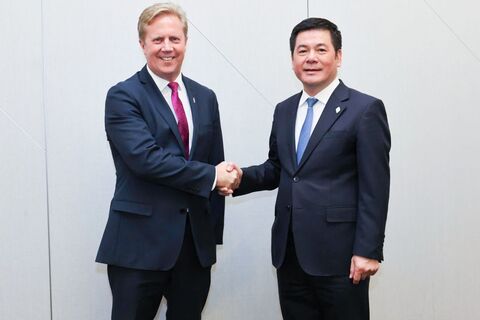 Minister Nguyen Hong Dien meets with New Zealand’s Minister of Trade