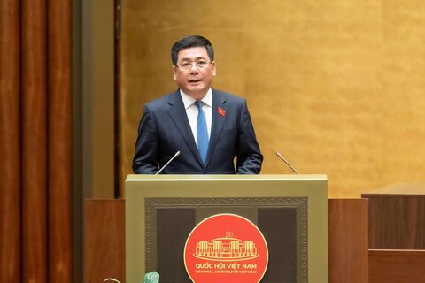 Minister Nguyen Hong Dien reports to the National Assembly on mechanisms and policies for national energy development in the 2026-2030 period