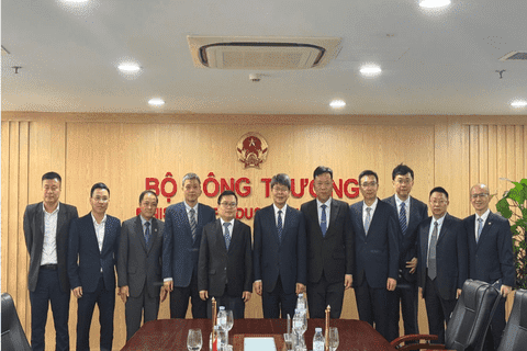 Deputy Minister Truong Thanh Hoai holds talks with China’s Deputy Minister of Industry and Information Technology