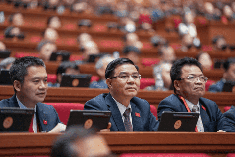 14th National Party Congress: Presidium comprises 16 Politburo Members