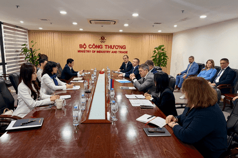 Deputy Minister Phan Thi Thang meets with Governor of Perm Krai, Russian Federation