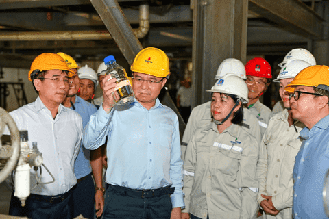 Acting Minister of Industry and Trade Le Manh Hung works with BSR on ensuring energy security in the new phase