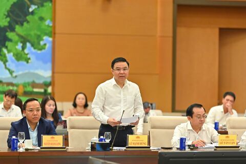 Minister Le Manh Hung presents Government proposal on draft revised Law on Petroleum to National Assembly Standing Committee