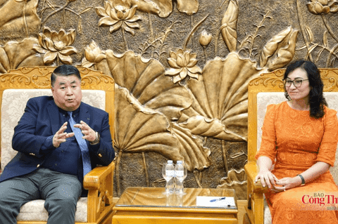Deputy Minister Phan Thi Thang receives Central Retail executive
