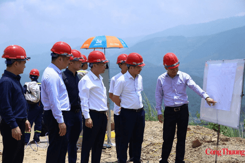 Ministry of Industry and Trade issues dispatch on response to heavy rain, flash floods and landslides