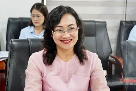 Deputy Minister Phan Thi Thang receives and holds a working session with a delegation from the World Free Zones Organization (WFZO)