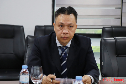 Deputy Minister Nguyen Viet Son holds talks with Baker Hughes