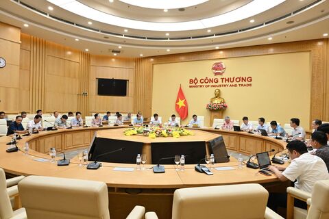 Minister Le Manh Hung: Flexible management, intensified electricity saving efforts, ensuring sufficient power supply in all situations