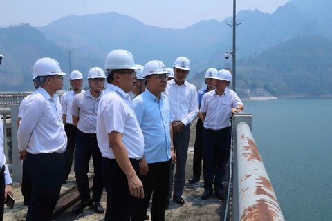 MoIT delegation inspects power projects under adjusted power development plan VIII in Son La