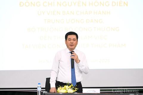 MoIT leader works with Food Industry Institute