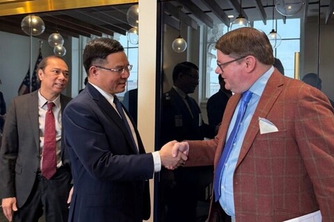 Acting Industry and Trade Minister Le Manh Hung meets U.S. Deputy Agriculture Secretary