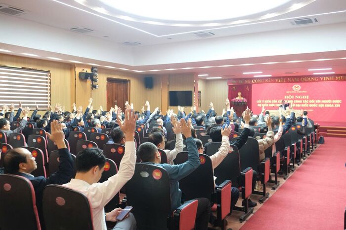 100% consensus on introducing Party Committee Secretary and Acting Minister of Industry and Trade Le Manh Hung as candidate for the 16th National Assembly