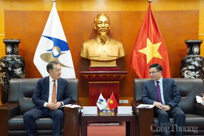 Acting Minister Le Manh Hung calls for greater EAEU market access for Vietnamese seafood