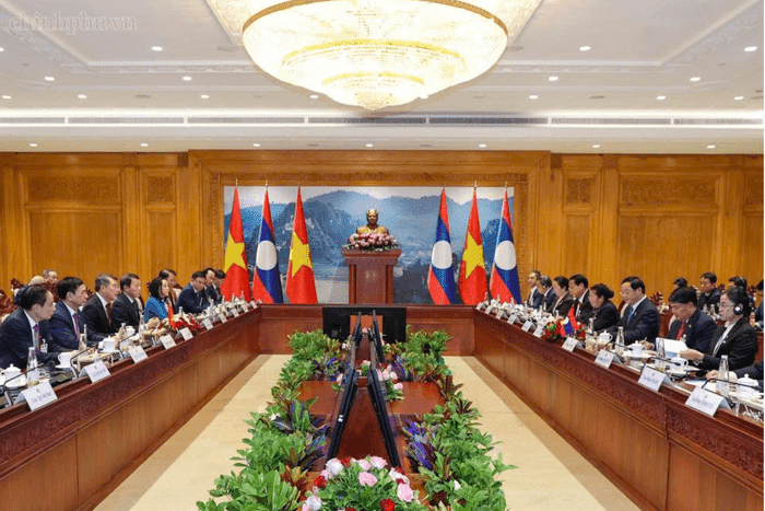 Minister Le Manh Hung accompanies Prime Minister on official visits to Laos and Cambodia to advance economic, trade and energy cooperation