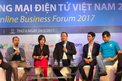 Phiên 5 – Khởi nghiệp kinh doanh trực tuyến (từ phải qua trai): Ông Nguyễn Ngọc Điệp – CEO Vật Giá,  Ông Trần Nguyễn Lê Văn- CEO amp; Founder VEXERE, Ông Phạm Thông – Đại diện Lazada, Điều phối viên: Ông Nguyễn Ngọc Dũng – Phó Chủ tịch VECOM, Bà Mai Linh – PTGĐ Công ty CP iCheck,  Ông Trần Anh Dũng – Giám đốc MOG Việt Nam,  ÔngTrần Hữu Đức – GĐ FPT Ventures