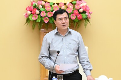 Thứ trưởng Bộ Công Thương Nguyễn Sinh Nhật Tân phát biểu tại hội nghị