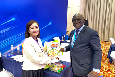 Doanh nghiệp Việt Nam giới thiệu sản phẩm tới đại diện của Bộ Ngoại giao Angola