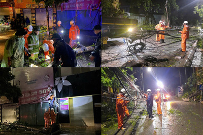 Khoảng 20 giờ đêm 7/9, tâm bão Yagi quét qua Hà Nội đã gây ra những hậu quả nặng nề. Ngay sau khi mưa ngớt, những bóng áo cam đã khẩn trương triển khai khắc phục sự cố để nhanh chóng cấp điện trở lại cho khách hàng. (Ảnh: ĐVCC)