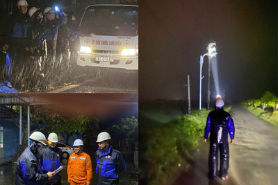 Tại các tỉnh, thành khác, công tác khắc phục sự cố sau bão cũng được tổ chức rất khẩn trương. Trong ảnh là cán bộ nhân viên Điện lực Giao Thủy (Nam Định) xuyên đêm kiểm tra rà soát lưới điện. Đây là huyện vùng ven biển, cũng là nơi chịu thiệt hại nặng nề từ bão số 3 khiến toàn bộ địa bàn huyện mất điện. Hiện nay, đơn vị đã cấp điện trở lại 2/8 lộ đường dây và chuẩn bị khôi phục điện 2 lộ. (Ảnh: ĐVCC)