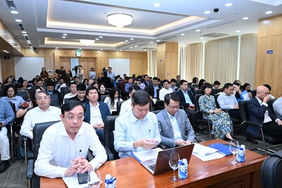 Lãnh đạo các cục, vụ đơn vị trong Bộ Công Thương cùng đông đảo phóng viên, nhà báo trong các cơ quan báo chí trung ương và địa phương tham dự họp báo thường kỳ Bộ Công Thương quý I/2025