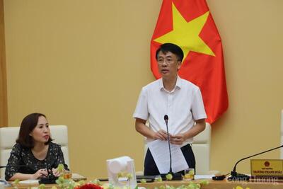 Ông Nguyễn Việt Tấn, Phó Cục trưởng Cục Đổi mới sáng tạo, chuyển đổi xanh và Khuyến công phát biểu tại hội thảo.