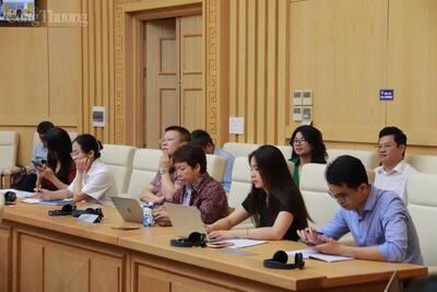 Bộ Công Thương tổ chức hội nghị để lắng nghe ý kiến của các địa phương, doanh nghiệp, tổ chức, đơn vị nhằm tiếp tục hoàn thiện các quy định pháp lý, tháo gỡ khó khăn cho cơ chế mua bán điện trực tiếp cũng như lĩnh vực năng lượng tái tạo.