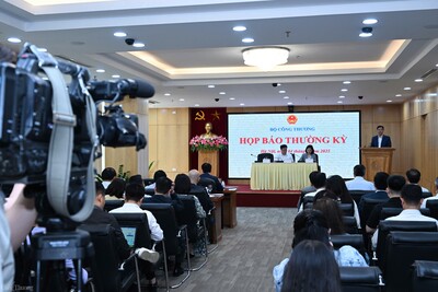 Buổi họp báo thường kỳ quý I/2025 nhằm cung cấp thông tin về tình hình sản xuất công nghiệp, thương mại trong 3 tháng đầu năm
