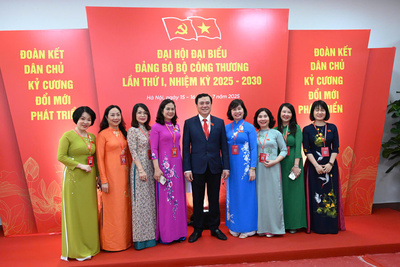 Thứ trưởng Nguyễn Sinh Nhật Tân