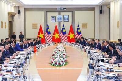 Bộ trưởng Nguyễn Hồng Diên cùng các lãnh đạo cấp cao tháp tùng Thủ tướng Phạm Minh Chính hội đàm với Thủ tướng Malaysia