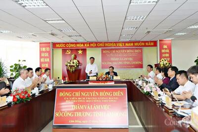Quang cảnh buổi làm việc.