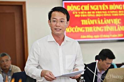 Ông Nguyễn Bá Út, Giám đốc Sở Công Thương Lâm Đồng nêu kiến nghị với đoàn công tác. Ảnh: Lê Sơn