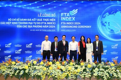 Các đại biểu tham dự sự kiện chụp ảnh sau lễ công bố