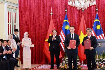 Sau hội đàm, Bộ trưởng Bộ Công Thương Nguyễn Hồng Diên đã tham gia chứng kiến Lễ trao đổi các văn kiện hợp tác giữa Việt Nam và Malaysia