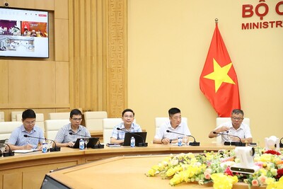 Các đại biểu tham dự cuộc họp tại trụ sở Bộ Công Thương
