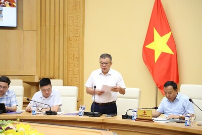 Phó Tổng giám đốc EVN Phạm Hồng Phương báo cáo tại hội nghị