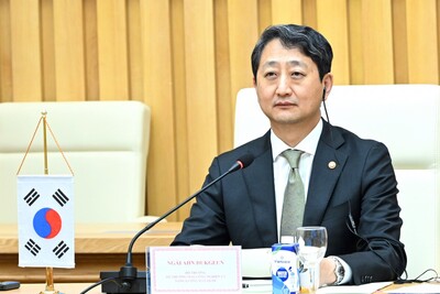 Bộ trưởng Bộ Thương mại, Công nghiệp và Năng lượng Hàn Quốc Ahn Duk Geun phát biểu tại Kỳ họp lần thứ 14 Uỷ ban hỗn hợp Thương mại, Công nghiệp và Năng lượng Việt Nam - Hàn Quốc