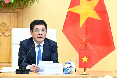 Bộ trưởng Nguyễn Hồng Diên phát biểu, đưa ra nhiều giải pháp thúc đẩy hợp tác thương mại, công nghiệp, năng lượng giữa hai nước Việt Nam - Hàn Quốc